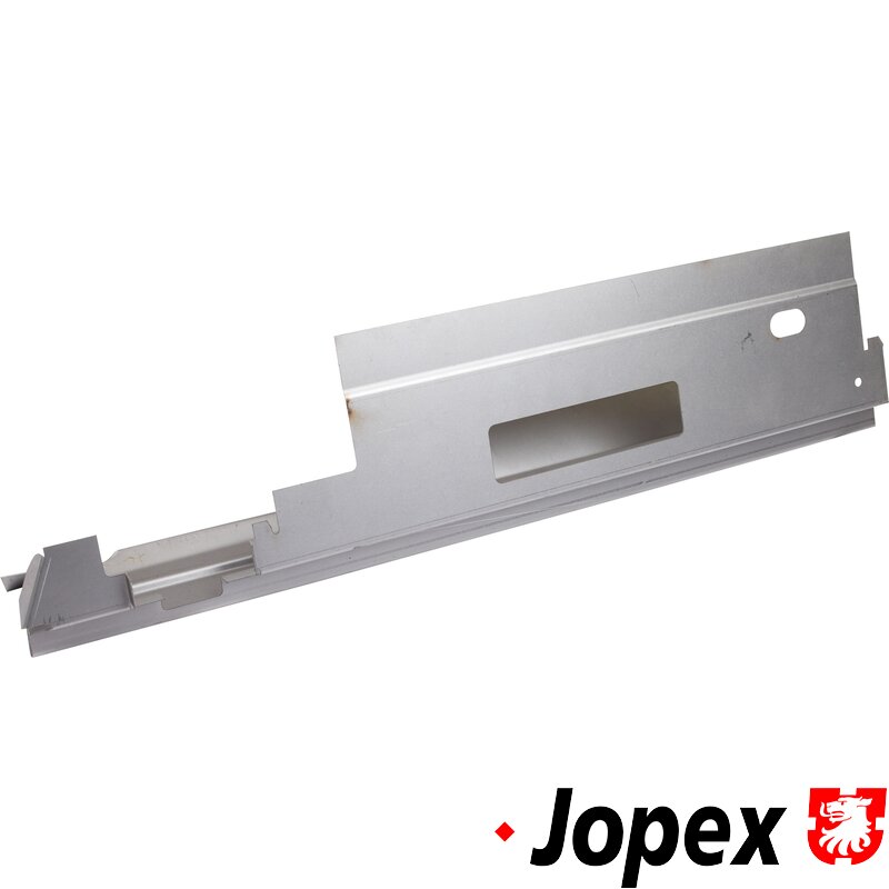 Ytre terskel, foran bakhjul, høyre